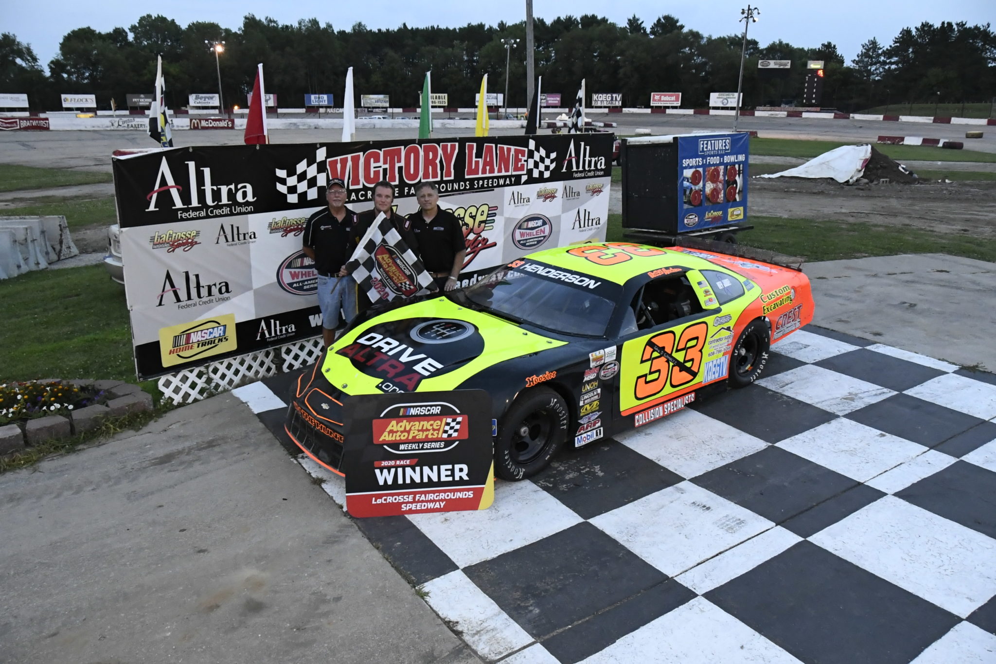 HENDERSON AND CARLSON RETURN TO VICTORY LANE AT LA CROSSE La Crosse