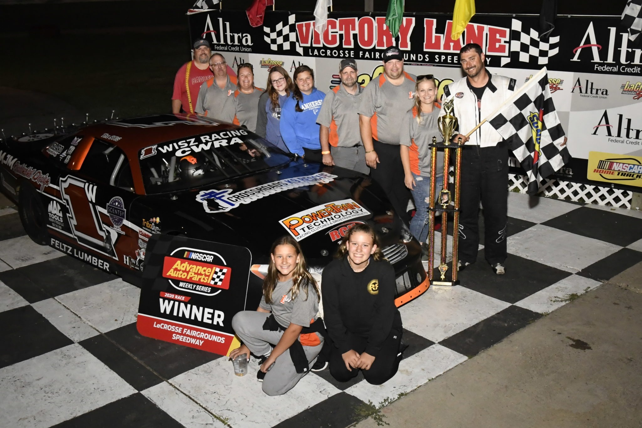 CARLSON AND POKSZYK SCORE THRILLING CWRA FEATURE WINS AT LA CROSSE La