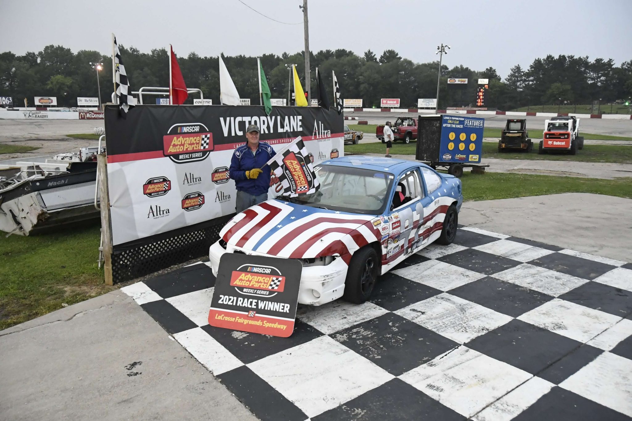 CARLSON GETS THE BETTER OF ANOTHER TOP NOTCH FIELD AT LACROSSE La